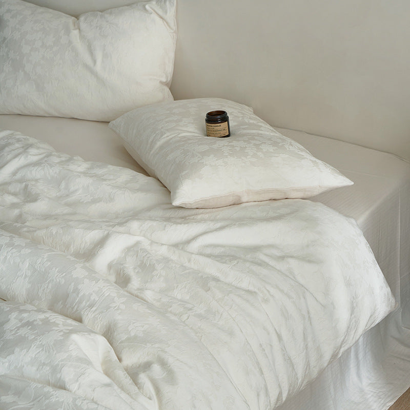 Bedding set made of cotton jacquard with fine quilting and reversible function