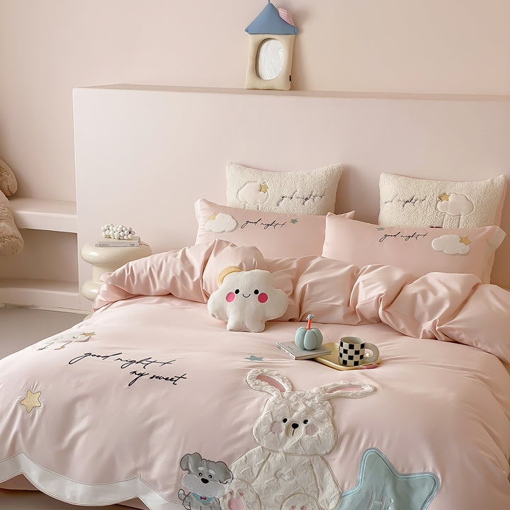 Children's bedding set with embroidered appliqués, satin look and cuddly motif