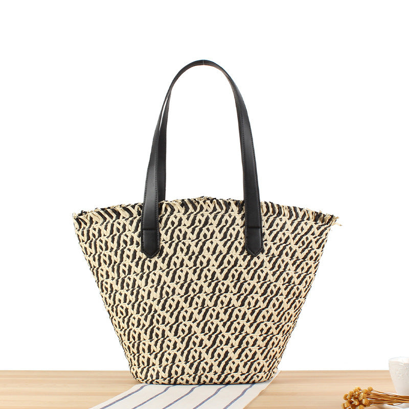 Stylish leisure tote bag made of braided natural material Kalsten