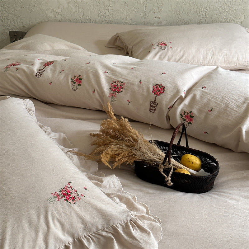 Luxurious cotton satin bedding set with hotel closure and extra-soft pillowcases