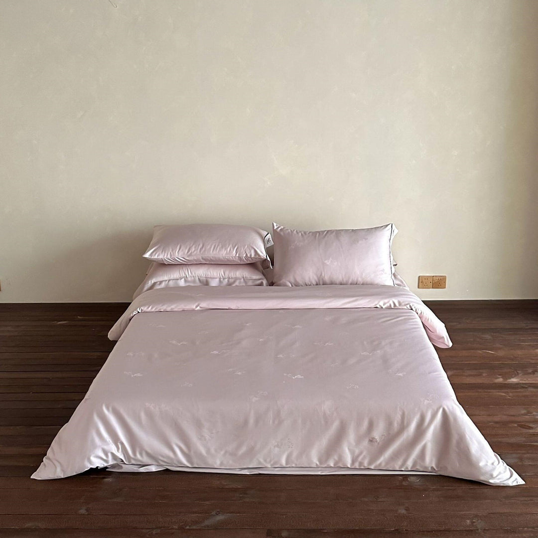 Luxurious cotton satin bedding set with embroidered hem and fine piping