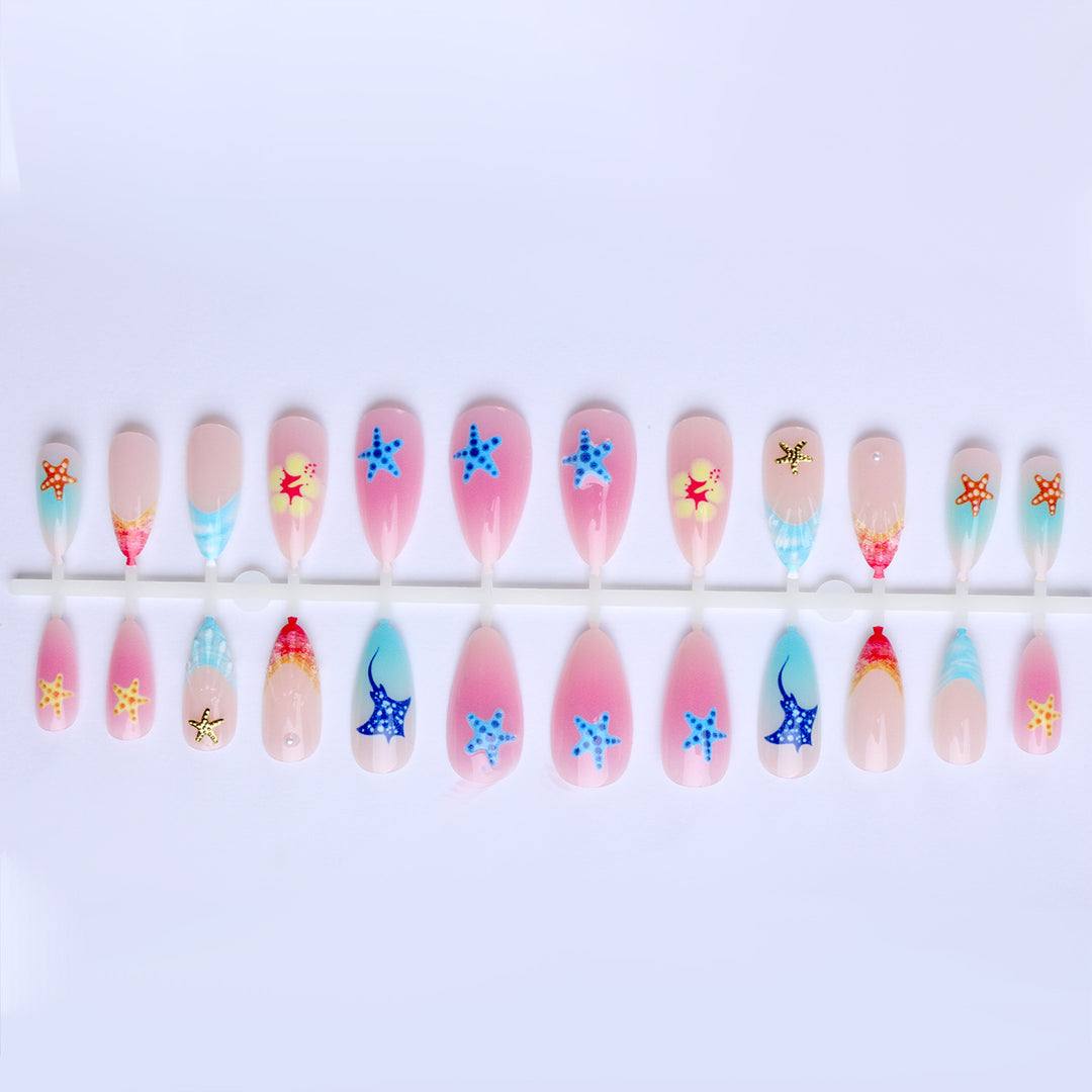 Artistic nails with maritime design Kalsten