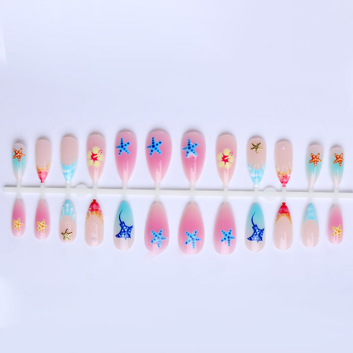 Artistic nails with maritime design Kalsten