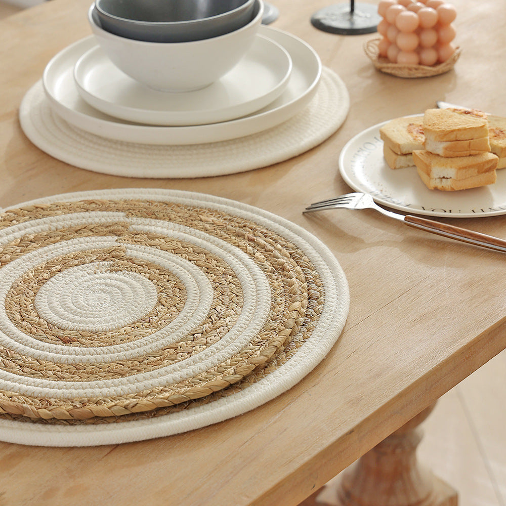 Braided round table mat made of cotton rope and sea grass with spiral structure Kalsten