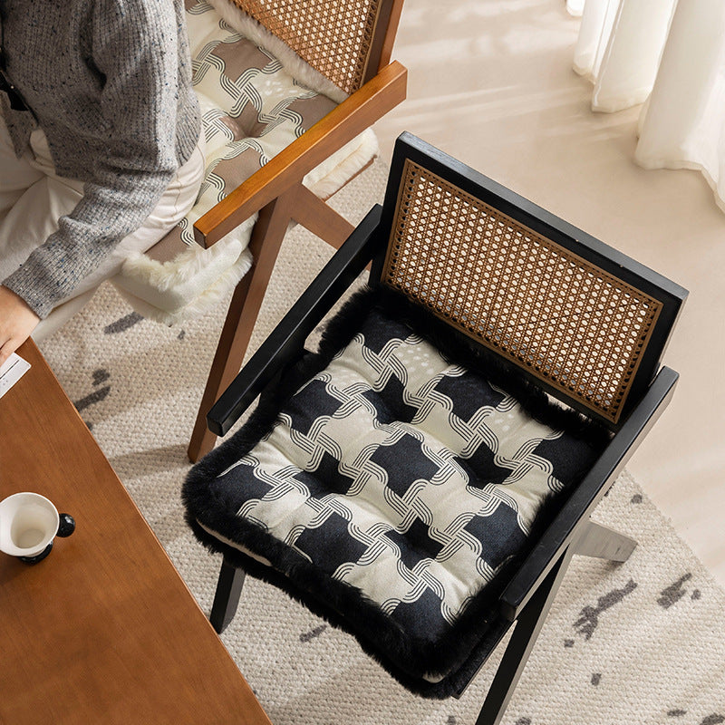 Padded seat cushion with fastening straps, quilted tufting surface and faux fur trim Kalsten