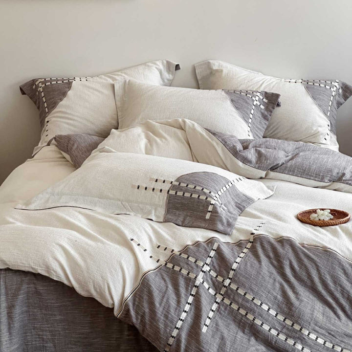 Reversible bedding set made of cotton-linen blend with embroidered check pattern