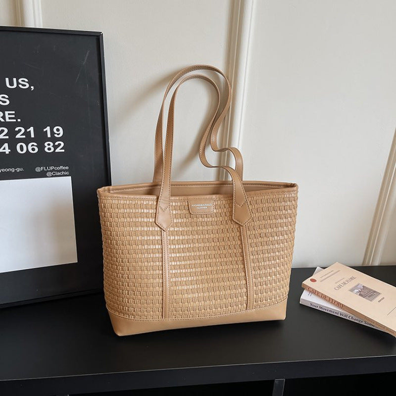 Fashionable tote bag with textured design Kalsten