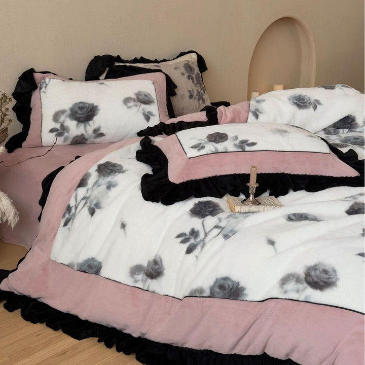 Bedding set watercolor flower print with structured chenille front and contrasting wave edge