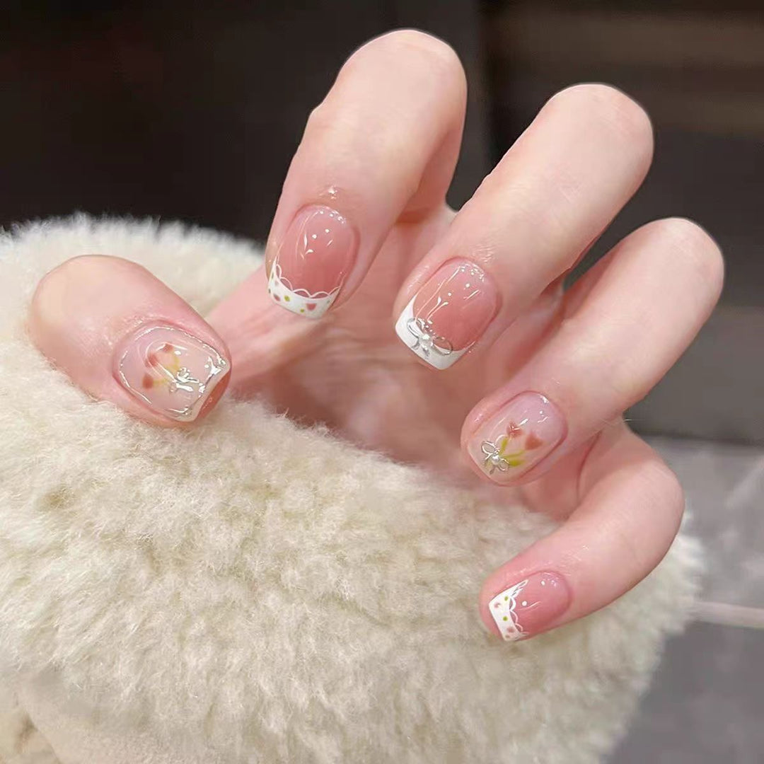 Floral-Inspired Press-On Nail Art Set Kalsten