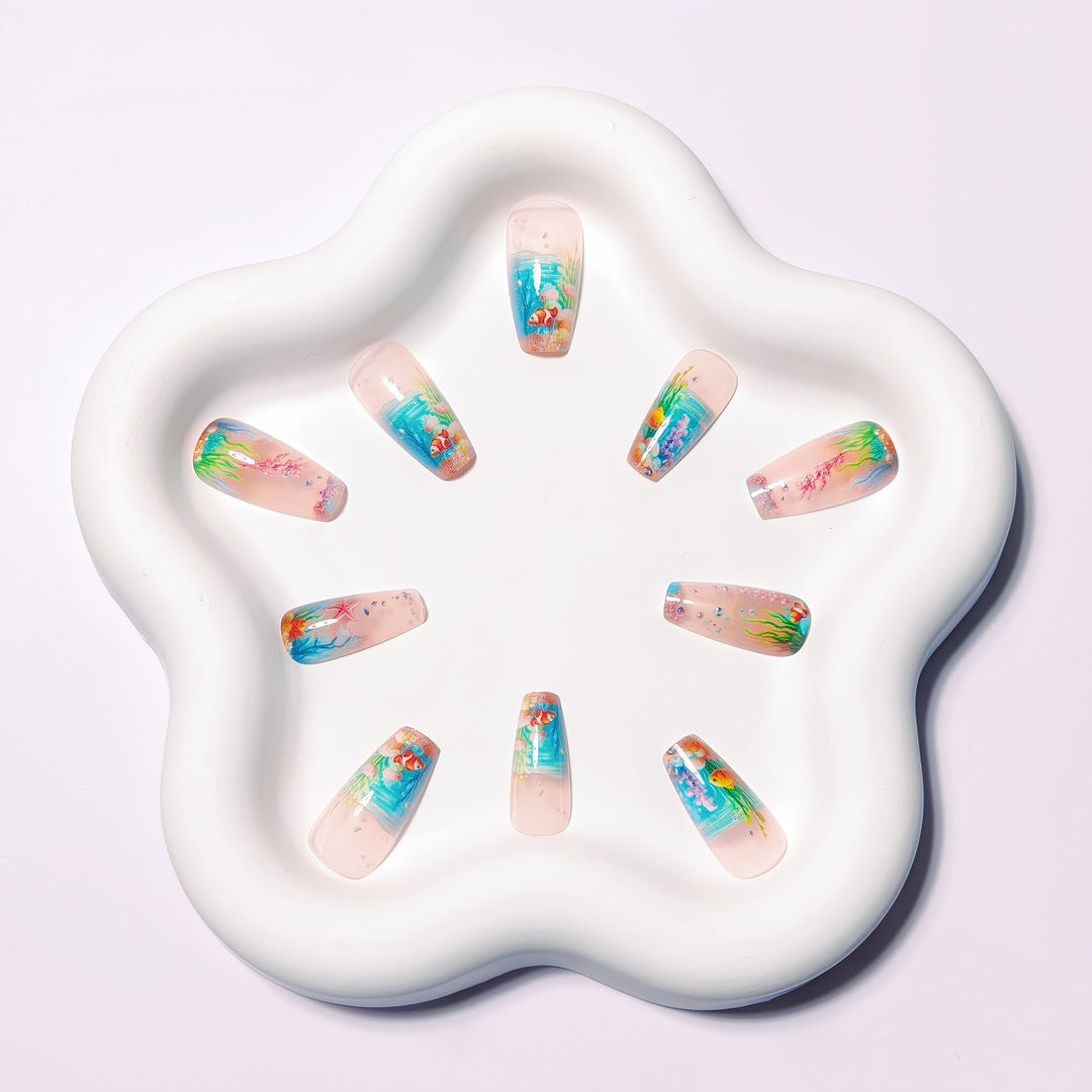 Underwater-Themed Nail Art Kalsten