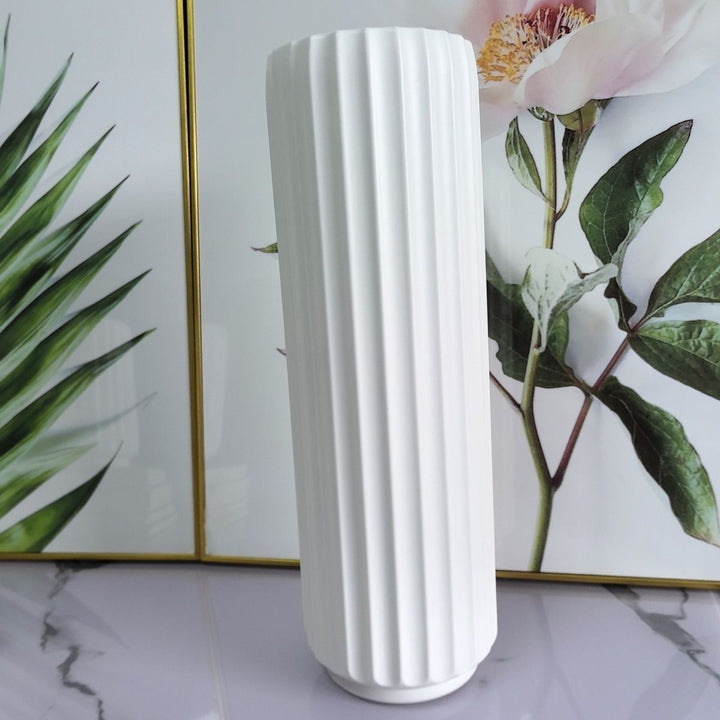 Decorative Vertical Ribbed Vase Kalsten