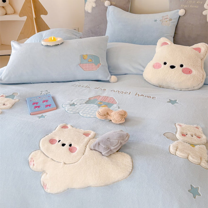 Kids' bedding set with 3D plush cats, velvet look and decorative pom-poms