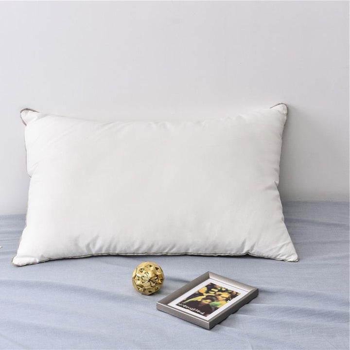 Comfort pillow with shape-stable hollow fiber filling and contrasting piping