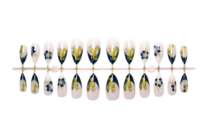 Acrylic nail set with unique flower and gold decorations Kalsten