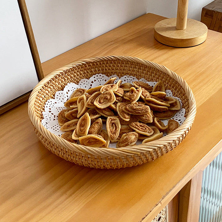 Ladies chic round basket made of natural willow material Kalsten
