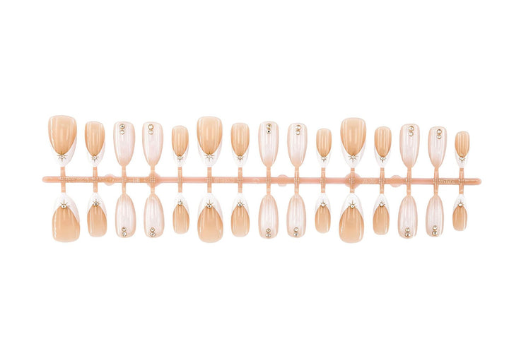 Nail set with elegant design elements and glamorous accents Kalsten