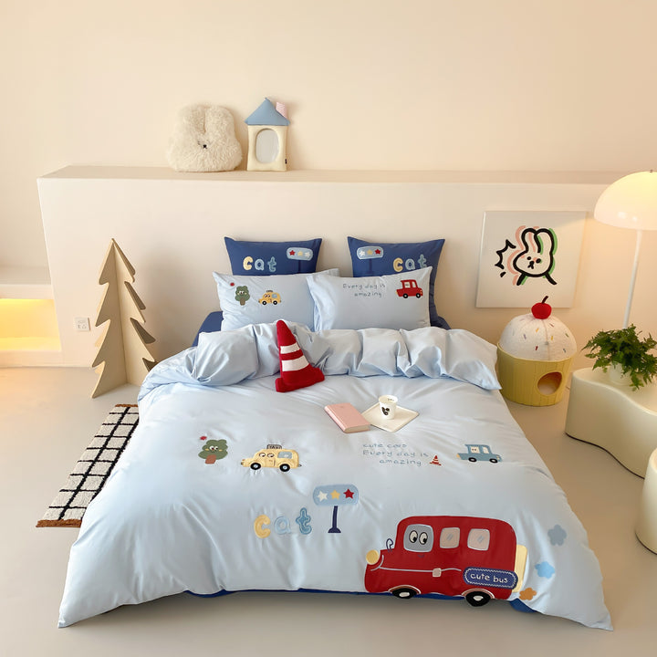 Children's bedding set with appliqued vehicle motifs made of cotton satin