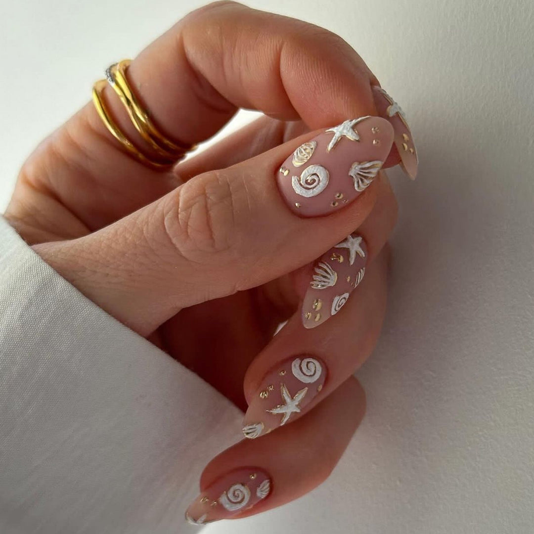Artful nail design with maritime motifs Kalsten