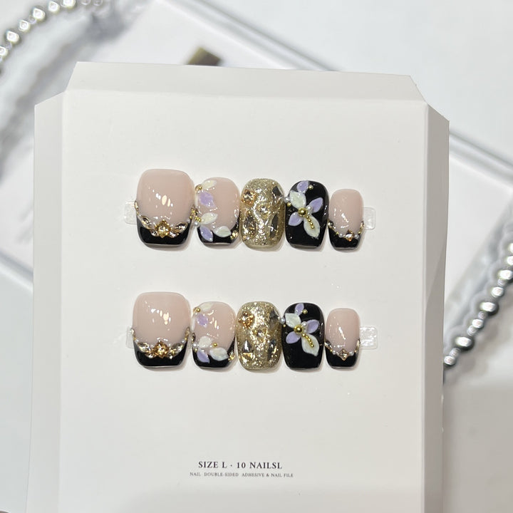 Themed Press-On Nail Art Set with Hello Kitty Designs Kalsten