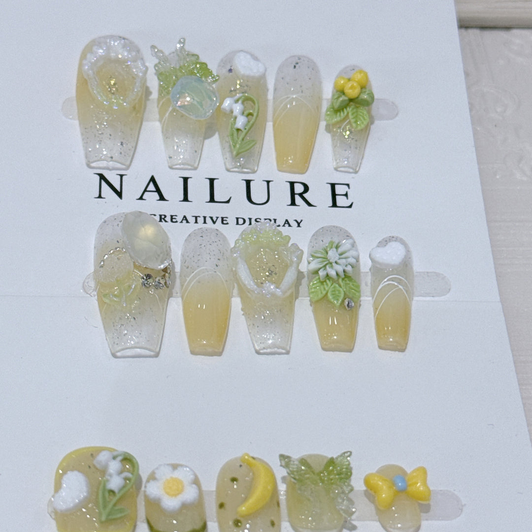 Artistic Themed Press-On Nail Art Set