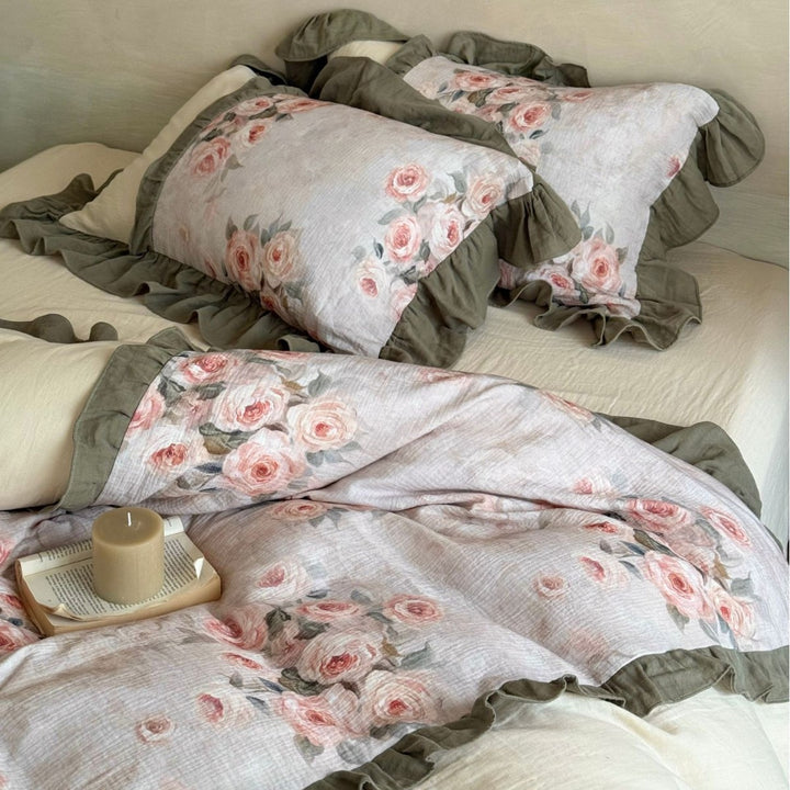 Bedding set with linen look, floral pattern and decorative ruffle trim