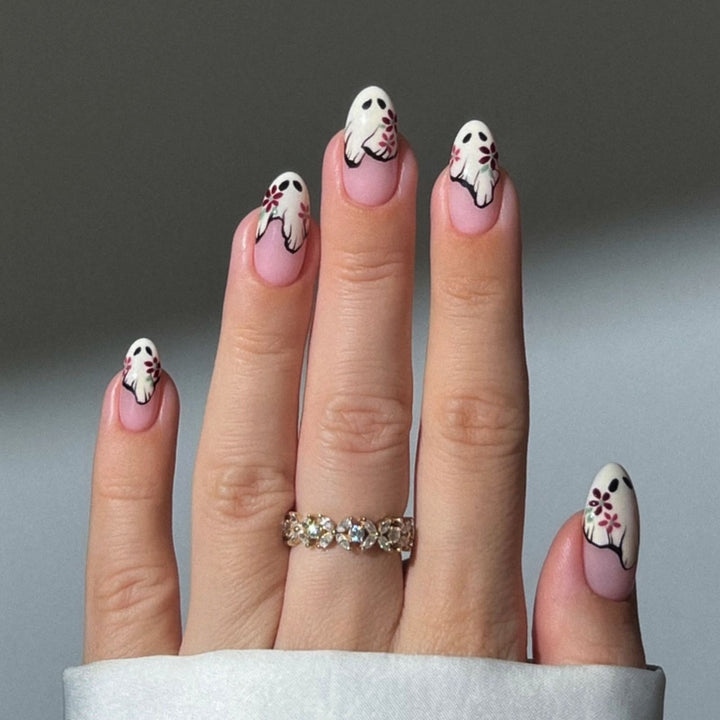 Artificial nail set with floral motifs and elegant embellishments Kalsten