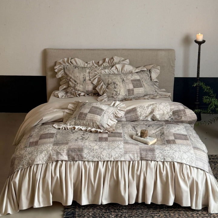 Vintage-Patchwork Bedspread Set with Ruffled Bed Skirt