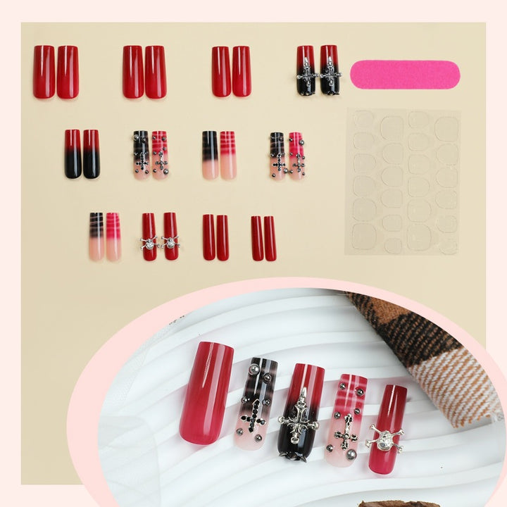 Artificial Nail Art with Glamorous Gothic Design Kalsten
