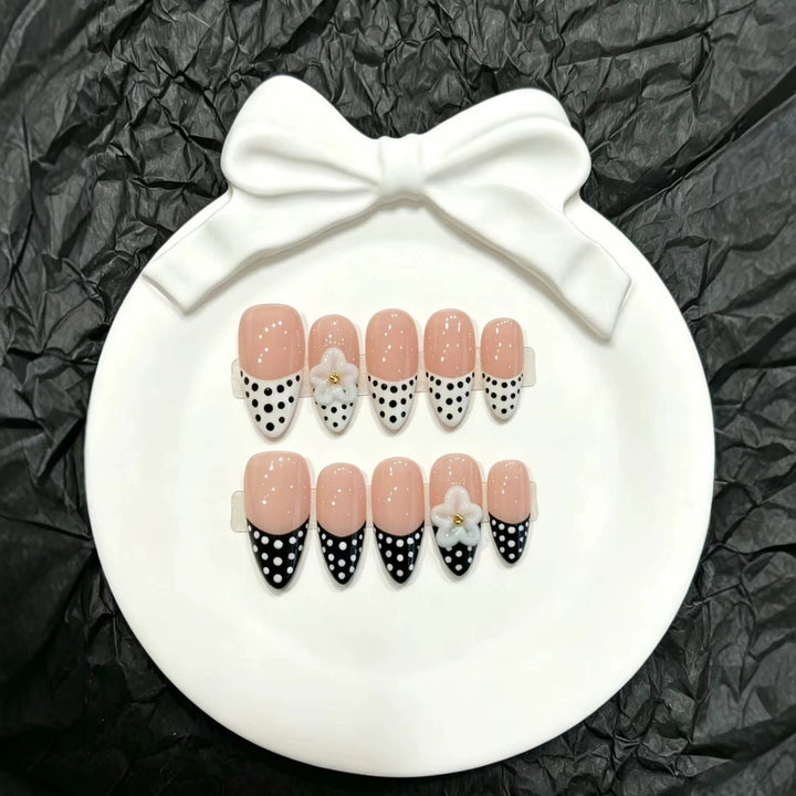 Creative Decorative Press-On Nail Set