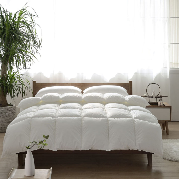Lightweight all-season duvet with hypoallergenic hollow fiber filling and box chamber quilting