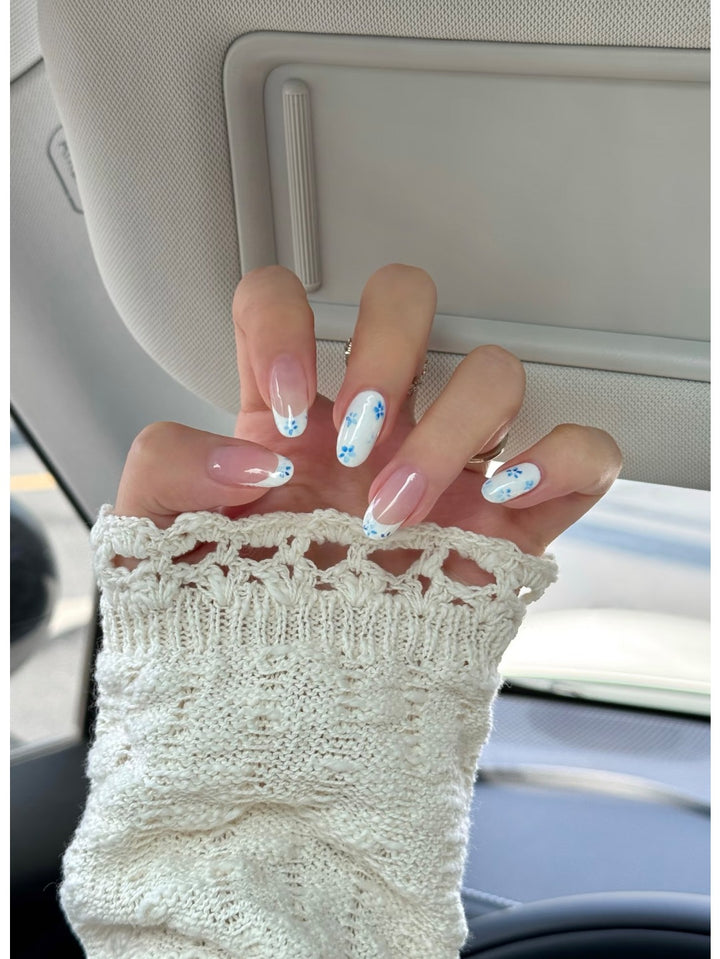 Artistic Floral-Designed Press-On Nail Set