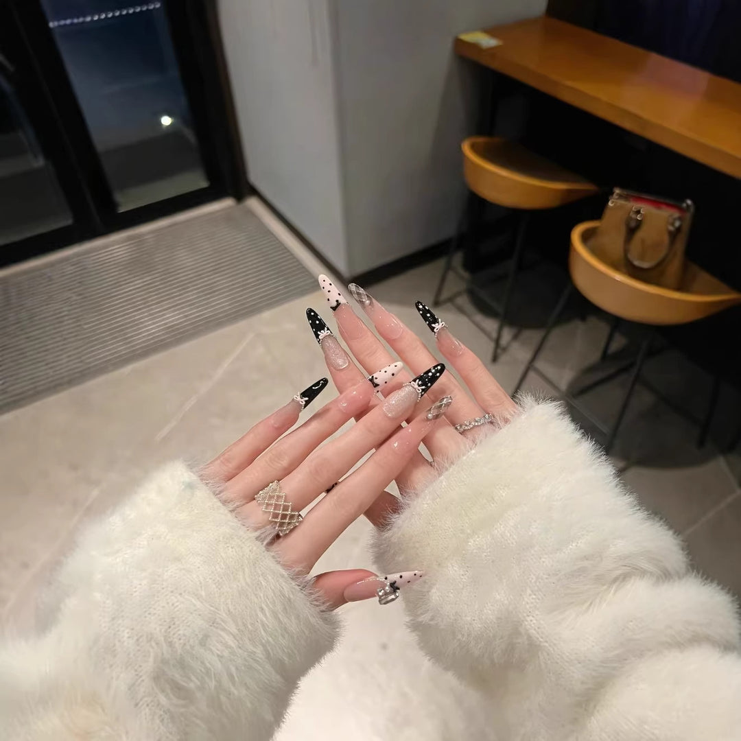 Stylish Decorative Press-On Nail Extensions