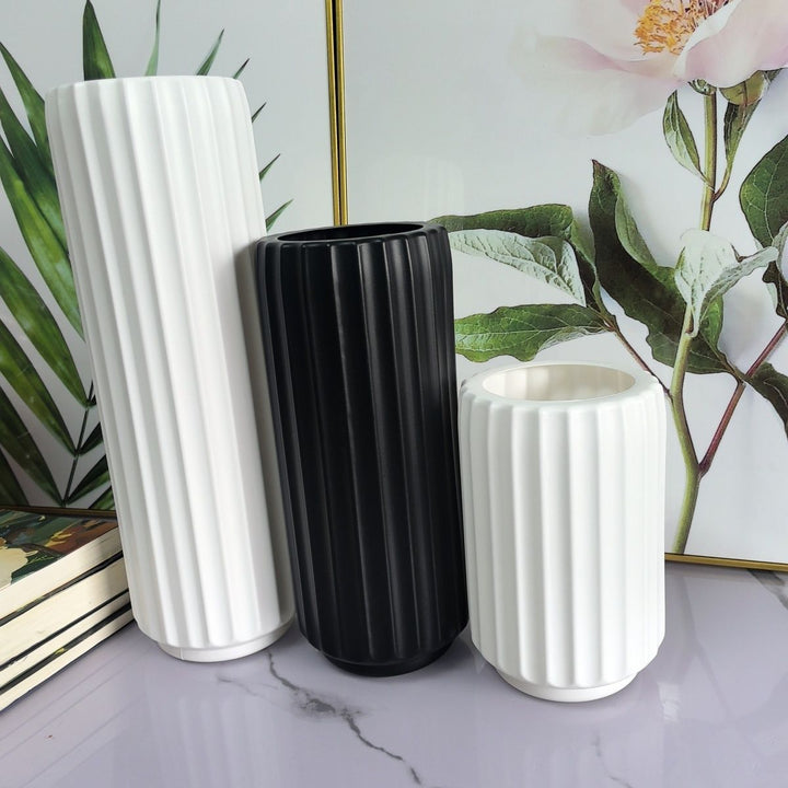 Decorative Vertical Ribbed Vase Kalsten