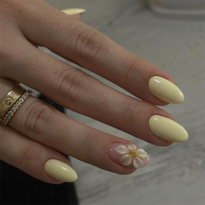 Creative nail art set with delicate floral designs Kalsten