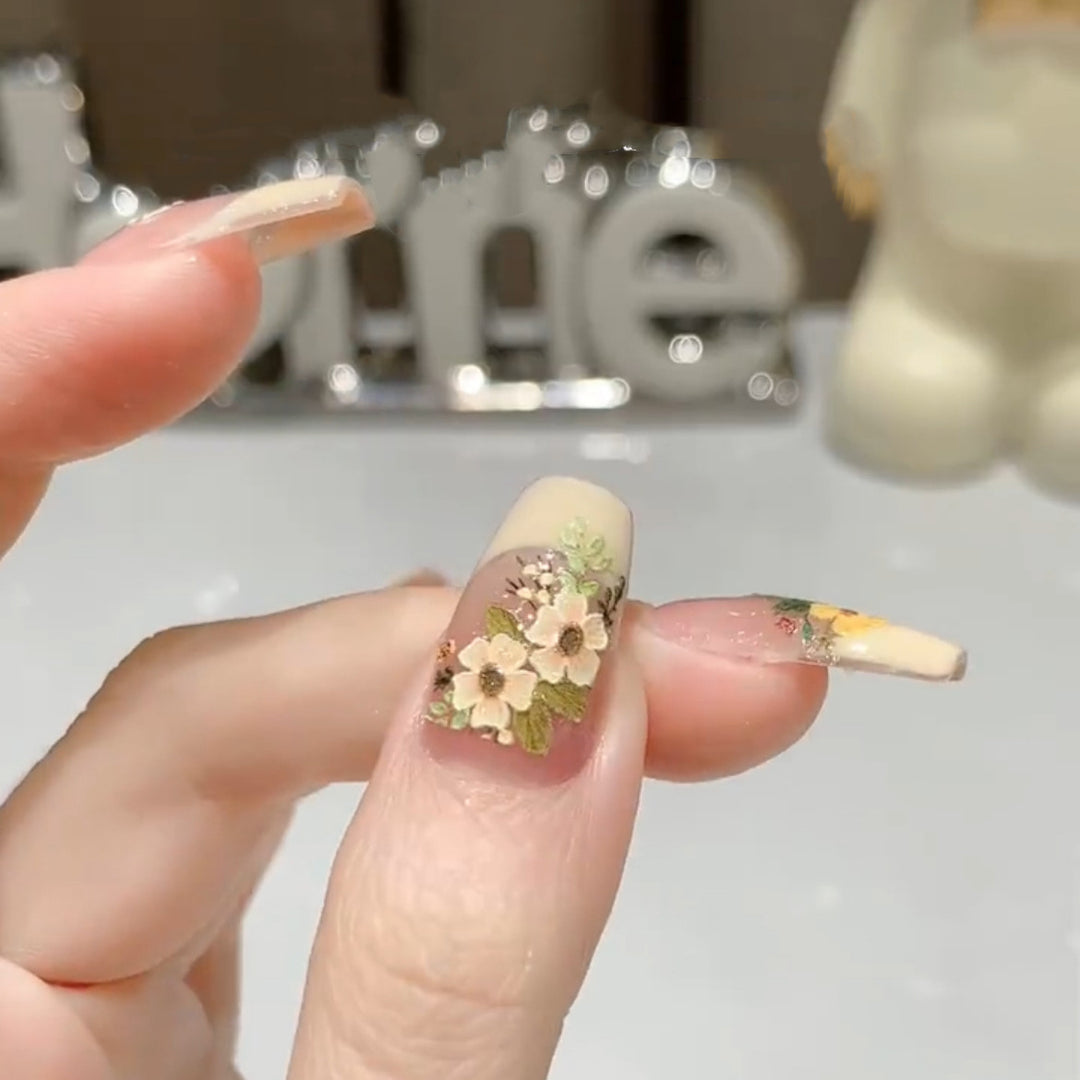 Floral-Themed Press-On Nail Art Set