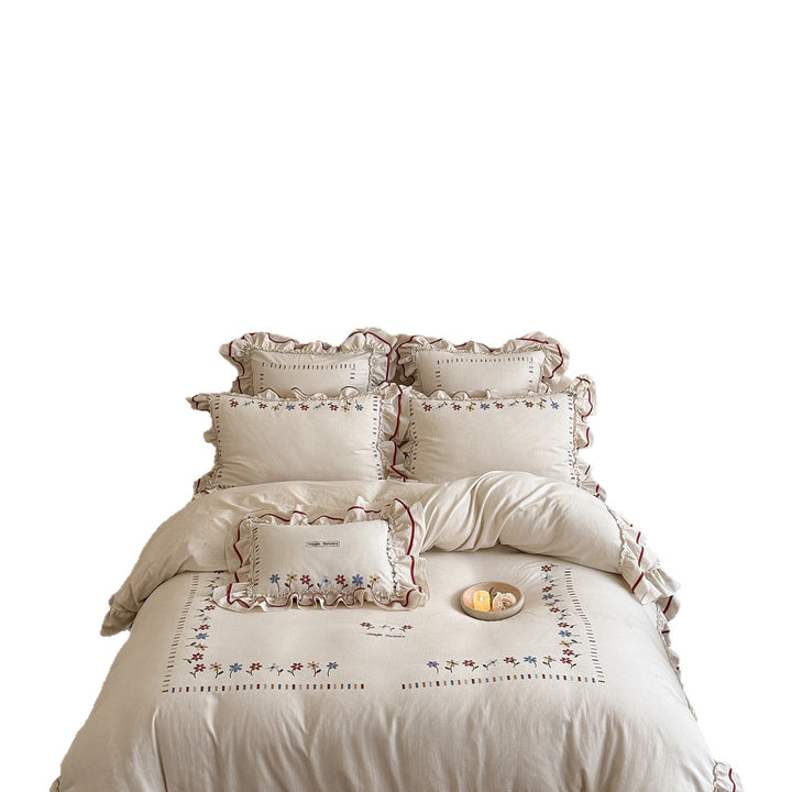 Boho-inspired bedding set made of organic cotton with ruffle and floral embroidery