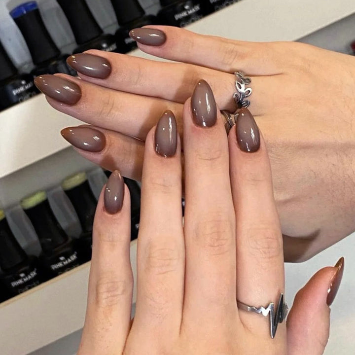 Artful nail extensions in elegant banana design Kalsten