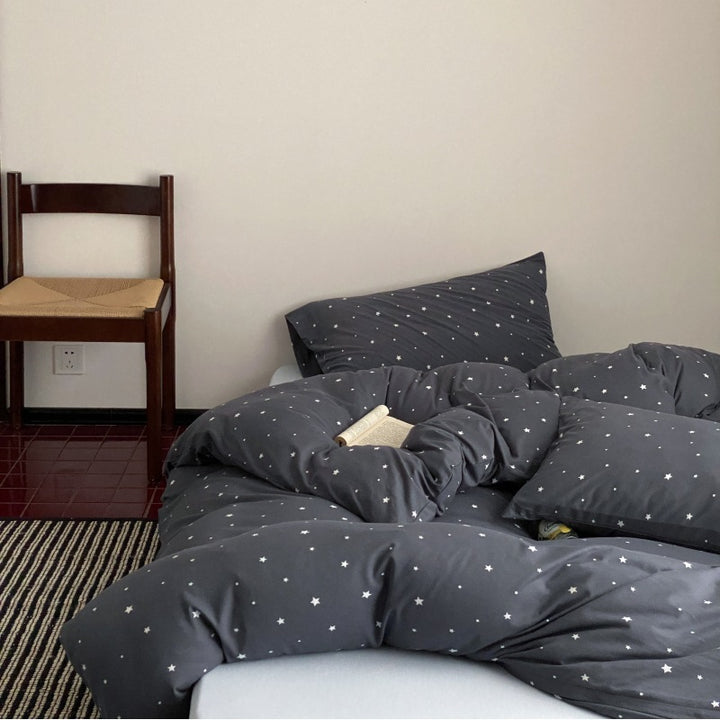 Bedding set made of soft cotton percale with a minimalist star pattern