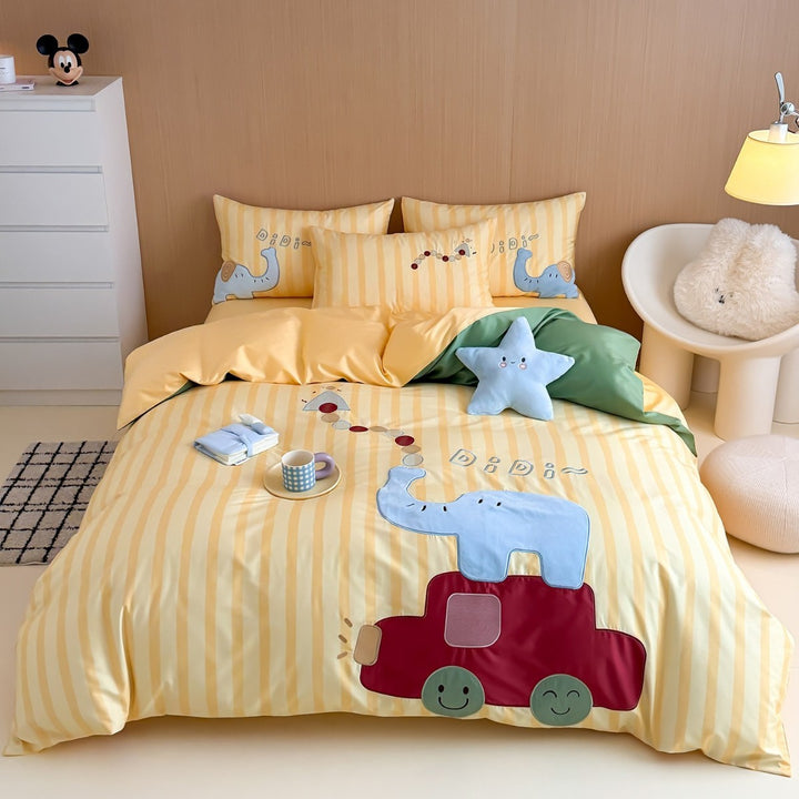 Children's bedding set with quilted appliqués (elephant & car) and reversible function