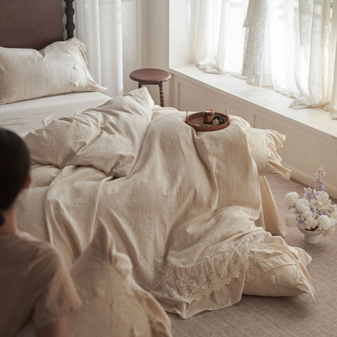 Fine cotton-linen bedding set with lace trim and frill