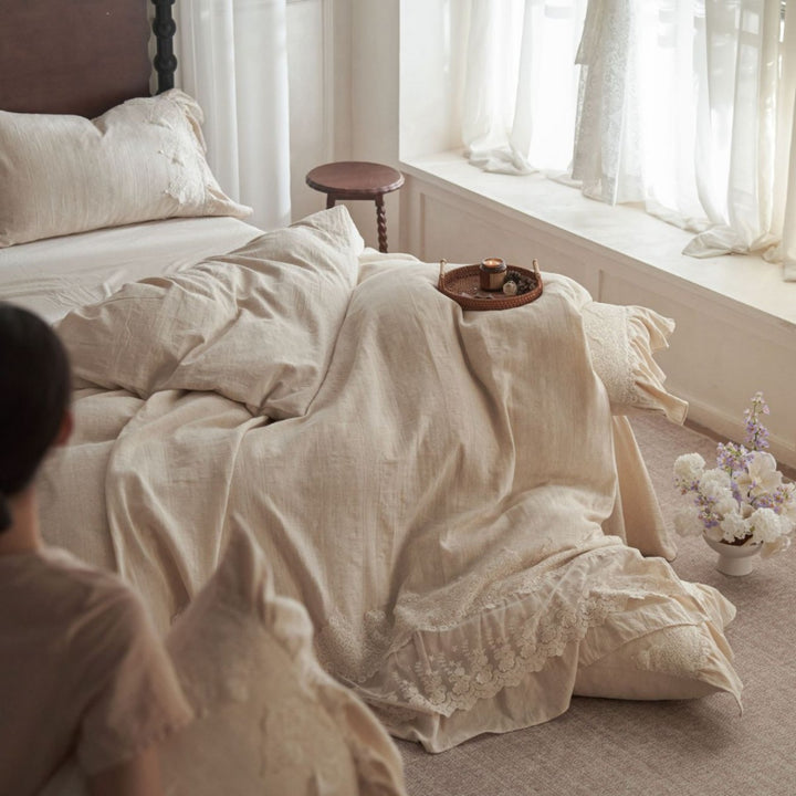 Fine cotton-linen bedding set with lace trim and frill