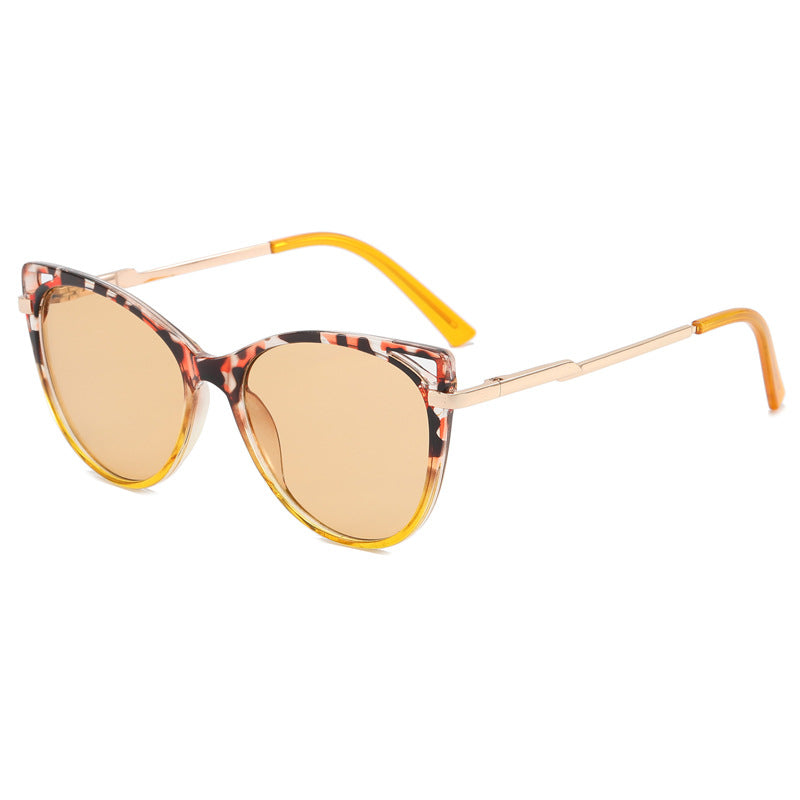 Ladies trendy cat-eye sunglasses with mirrored lenses Kalsten