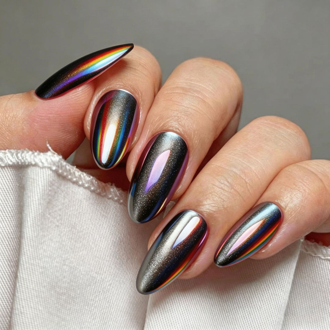 High-gloss artificial nails in modern metallic look Kalsten