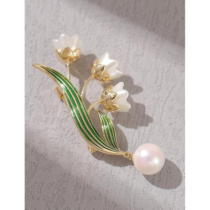 Elegant flower brooch with pearl pendant Kalsten