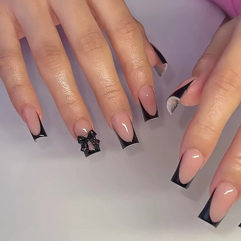 Artificial nail set with elegant black-and-white lace design Kalsten