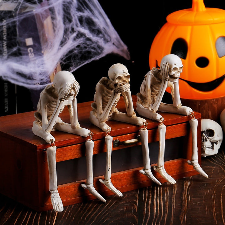 Detailed hanging skeleton figure with movable joints made of resin