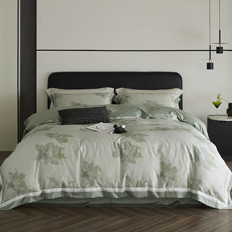 Bedding set made of cotton satin with large floral print and fine hem