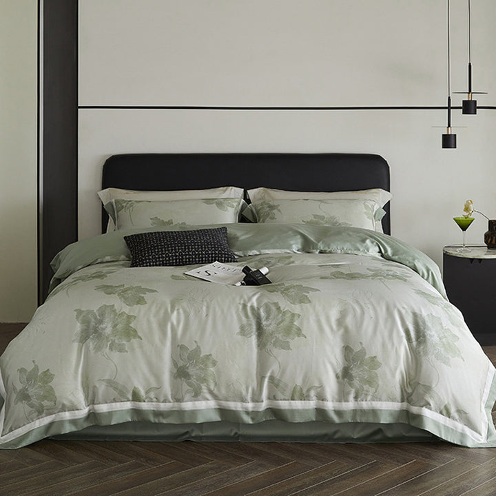 Bedding set made of cotton satin with large floral print and fine hem