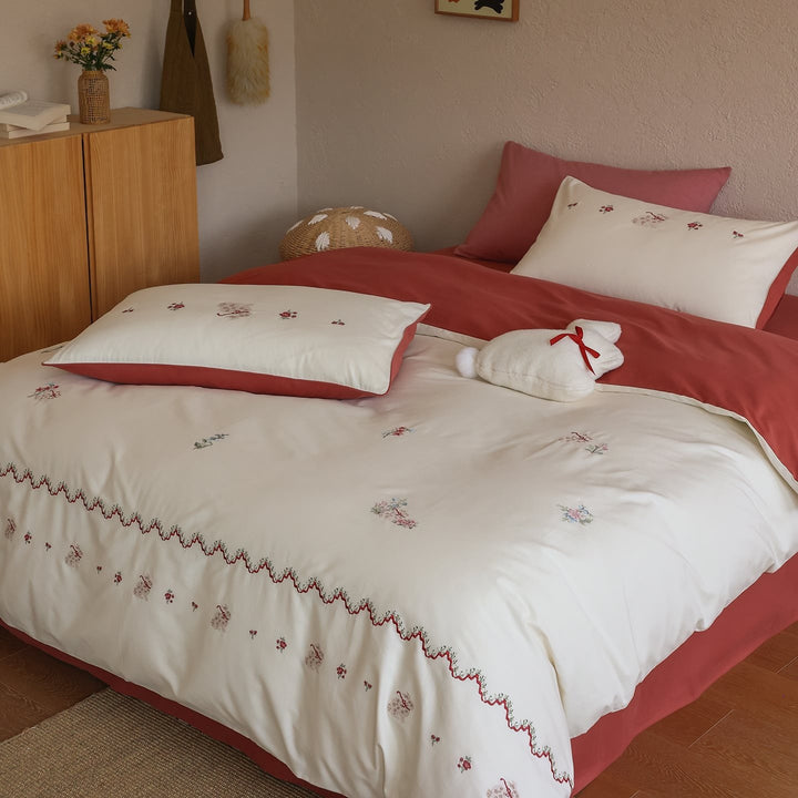 Bedding set with embroidered floral pattern and fine cotton satin