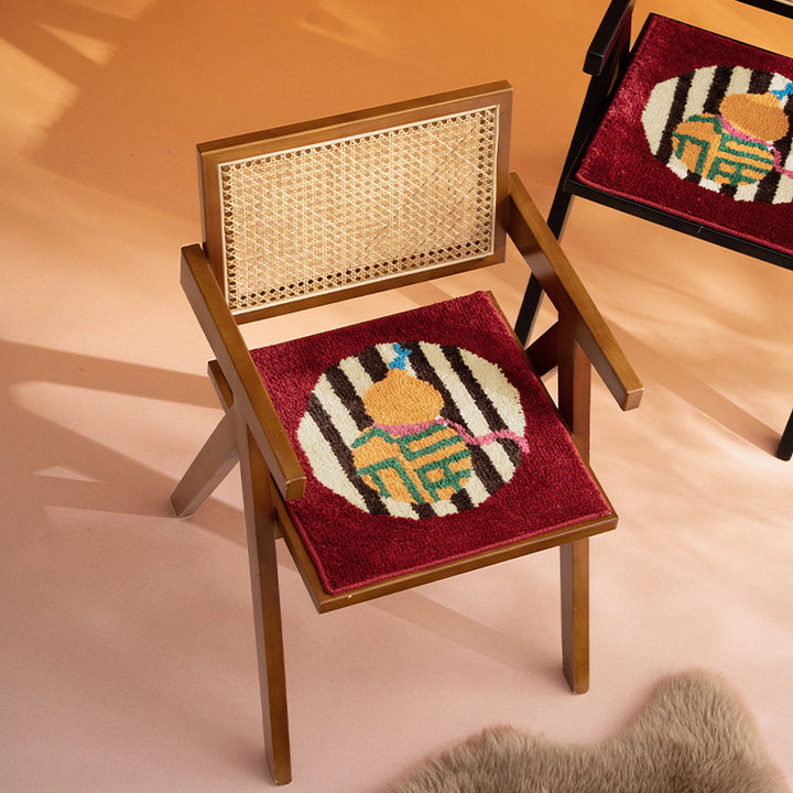 Hand-tufted decorative rug square with folk-style horse motif